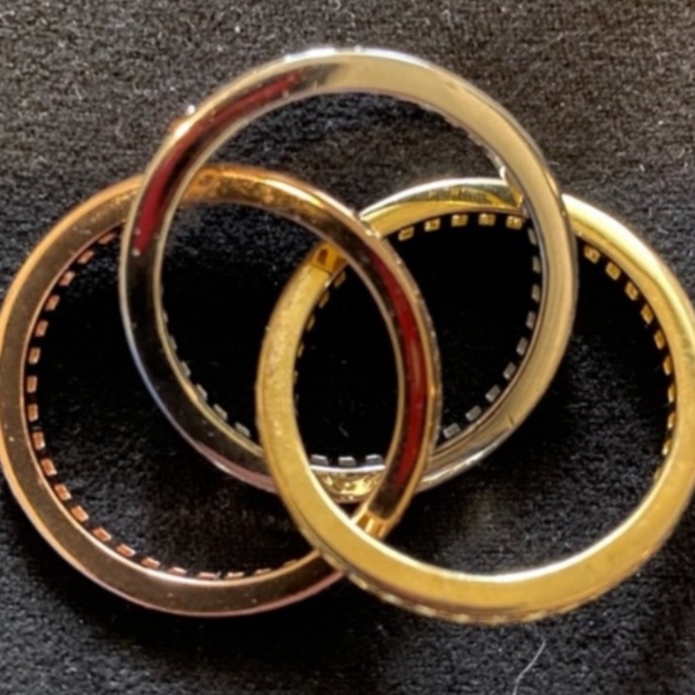 Elegant Tri-Color Interlocking Ring Set - Picture 5 of 5